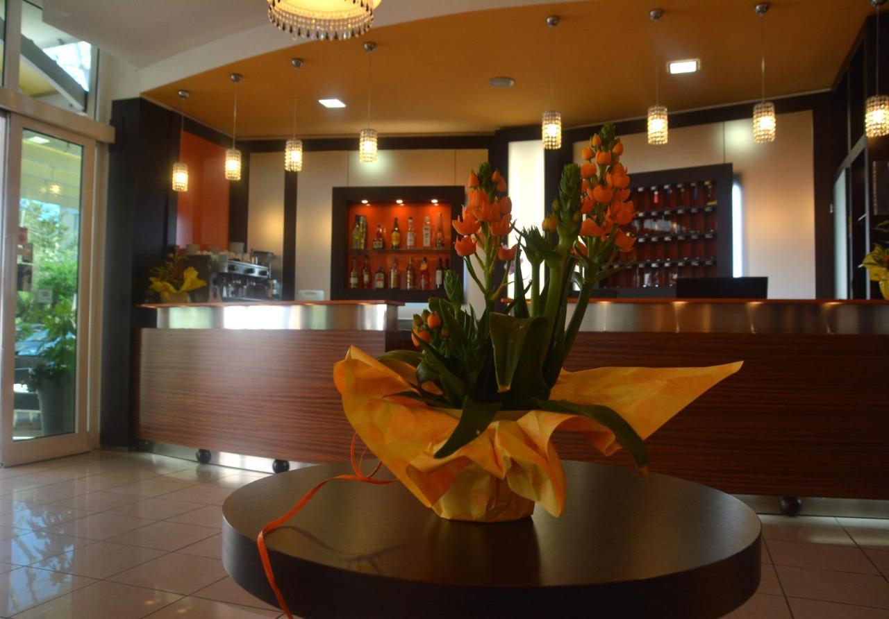 Hotel Orly 切塞纳蒂科 外观 照片