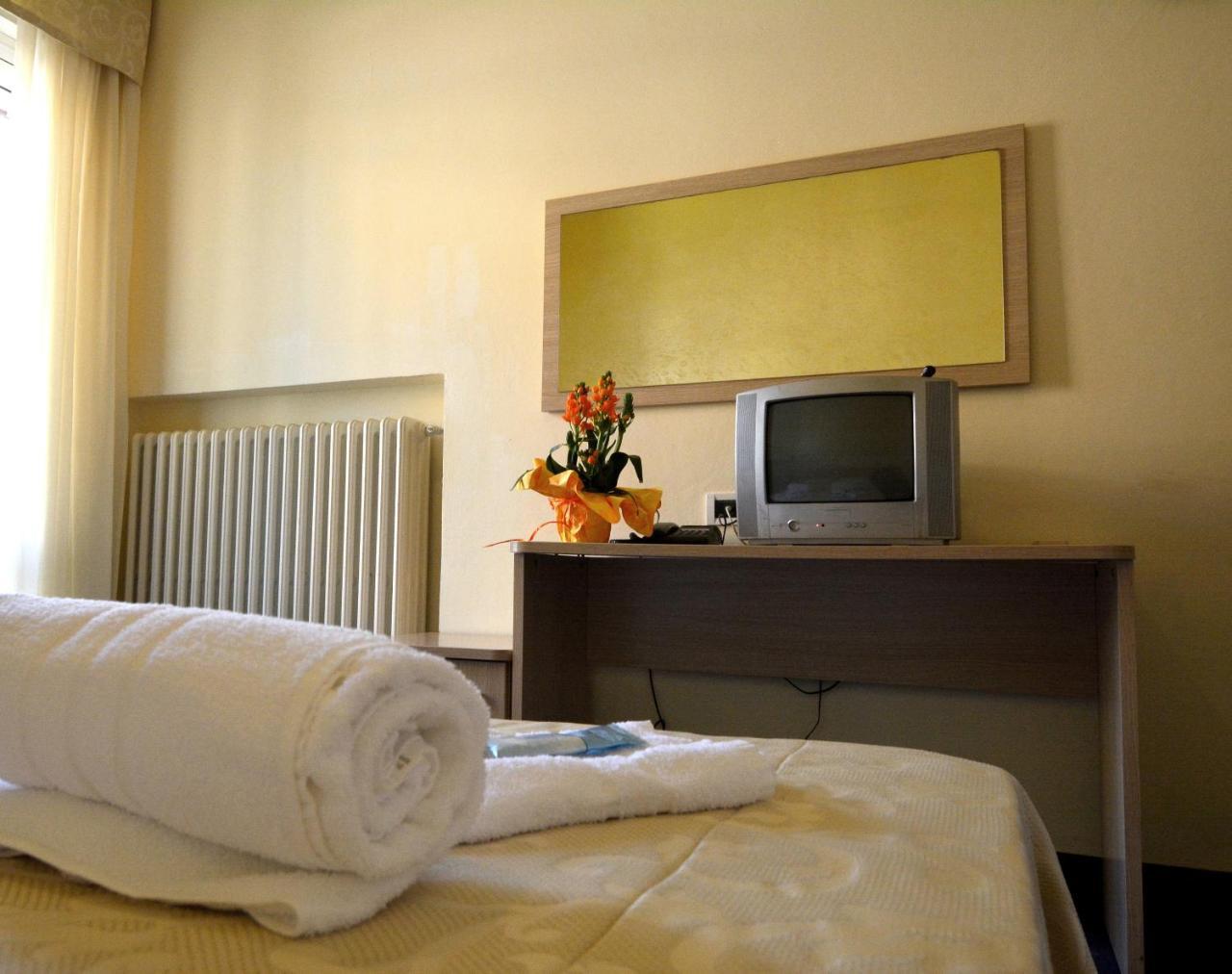Hotel Orly 切塞纳蒂科 外观 照片